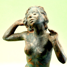 Terre cuite signée -  femme