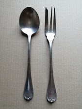 CHRISTOFLE - UN COUVERT DE SERVICE EN METAL ARGENTE