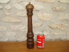 Très grande SALIERE-POIVRIERE ancienne, en bois, de H 37 cm. Fonctionne. TBE.