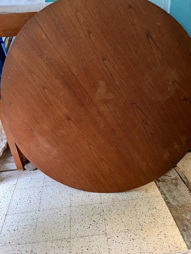 Table ronde extensible danoise