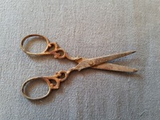 ancien petit ciseaux broderie