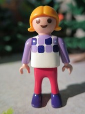 petite fille blonde enfant