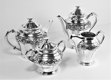Service à Thé / Café quatre pièces argent massif très beau travail de repousse