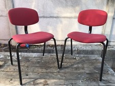 Paire de Chaise Ancienne STRAFOR Métal Noir + Tissu Rouge Empilables Vintage