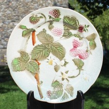 Ancienne assiette en barbotine