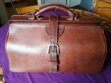 tres belle sacoche medecin  en cuir doublé satin *)* 