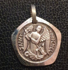 Médaille religieuse milieu