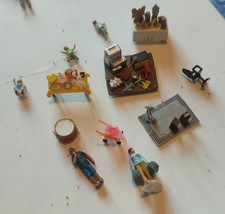 BROCANTE 5 FIGURINES + ETAL