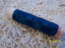 Bobine de soie Gutermann cordonnet 8m. Coloris n°957. " bleu  " Réf. N°43