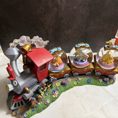 Disney dumbo snow globe casey - globe,