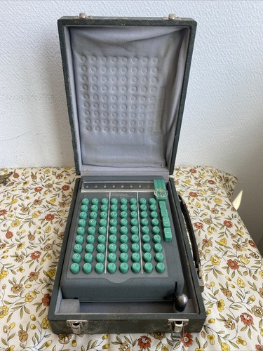 Ancienne machine calculer - machine, a