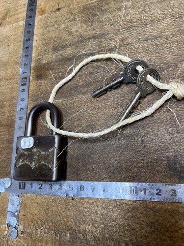 Ancien cadenas avec - n°,