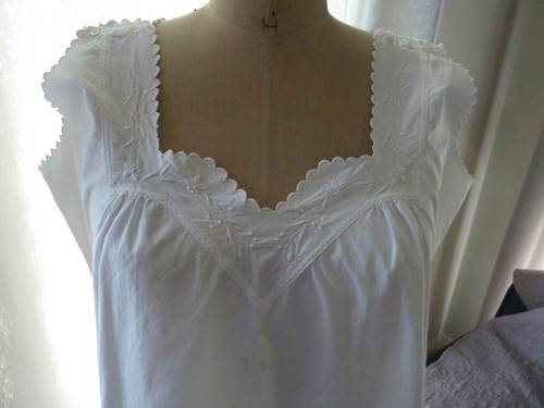 Belle chemise nuit ancienne - chemise,