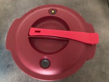 Micro minute très bon état et cuiseur à riz en don tupperware micro onde 