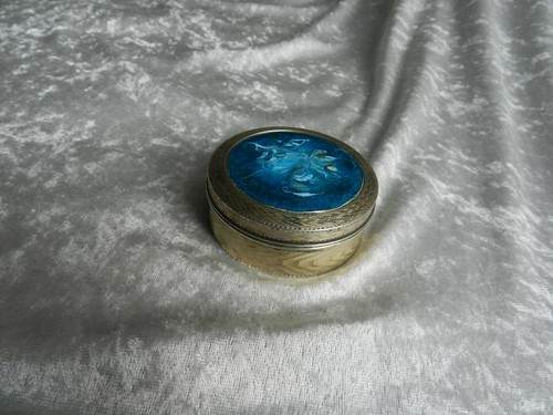 Ancienne boite émaillée