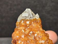 GRENATS SPESSARTITES SUR CALCITE - MINÉRAUX DE COLLECTION - LITHOTHÉRAPIE