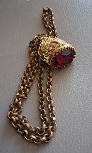 Pendentif métal doré ou - ,
