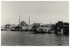 Turquie, Istanbul, Mosquée Neuve et port de pêche Photo prise par Henri Lestoquo