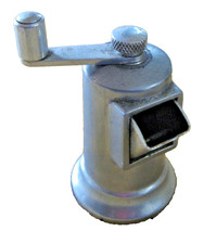 Ancien petit Moulin PERFEX à poivre ou épices vintage en Aluminium 1940 - 50