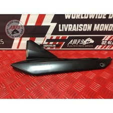 Cache plastique sous selle