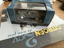 Atlas Citroën 2cv AZ 1954 1/43 + livre la 2cv de mon père ( Norev Solido Dinky )