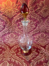 Carafe en verre transparent , or et rouge Ht 39 cm