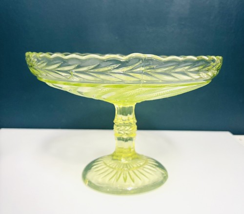 Coupe sur pied - , verre