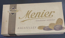 CHOCOLAT MENIER BOITE EN CARTON  DE CHOCOLATS  BAGATELLES VERS  1920 NOISIEL