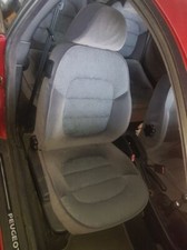 siége avant droit pour