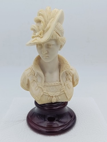 Grand buste femme belle - grand,