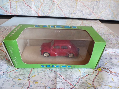Renault rouge 1954 - 4, cv