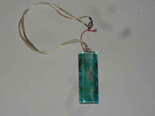 Collier avec plaque - , verre