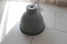 Luminaire industriel forme demie sphère couleur gris