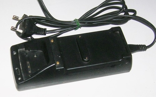 Ancien chargeur téléphone - ancien,