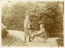 Enfants à la brouette Vintage citrate print.  Tirage citrate  13x18  Circa