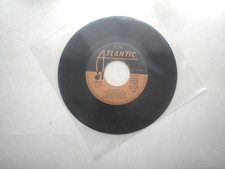 vinyle 45 tours  sans la pochette   AC/DC , let's get it up , back in ..  11 706