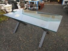 GRANDE TABLE CONTEMPORAINE DE STYLE INDUSTRIEL, ACIER ET VERRE