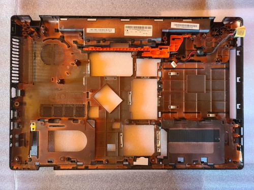 Coque inférieur trappe - inférieur,