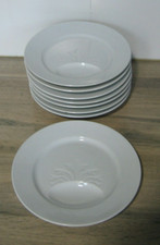 Sarreguemines 8 anciennes assiettes à Artichaut en faience blanche