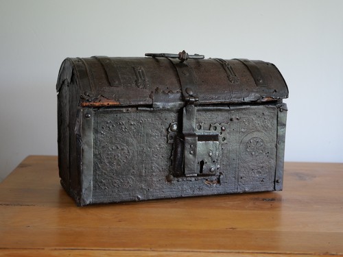 Coffret gothique bombé