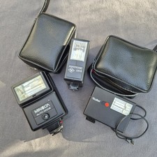 LOT DE 3 FLASH POUR APPAREILS PHOTOS ARGENTIQUES ANCIENS ROLLEI MINOLTA AGFA