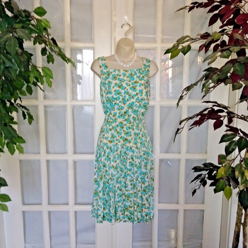 Fashions sleeveless a - go,