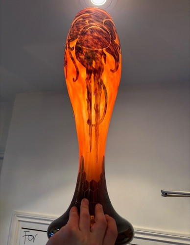 Important vase cornet sur base