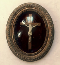 Cadre religieux ovale doré