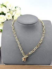 Collier chaîne avec pendentif