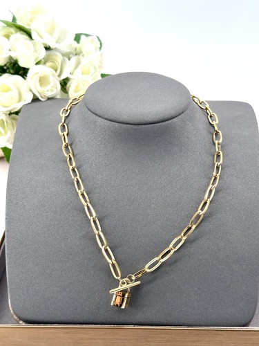 Collier chaîne avec pendentif