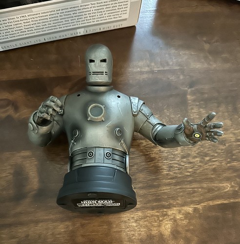 Gentle giant studios marvel - giant,