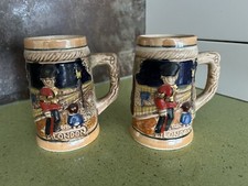 2 Bocks chopes à bière grès décoré London Bobbies collection