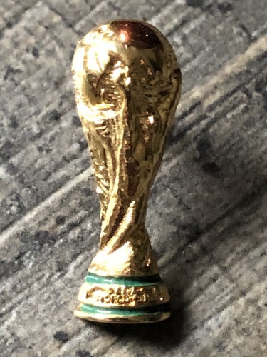 Pin foot football - pin’s,
