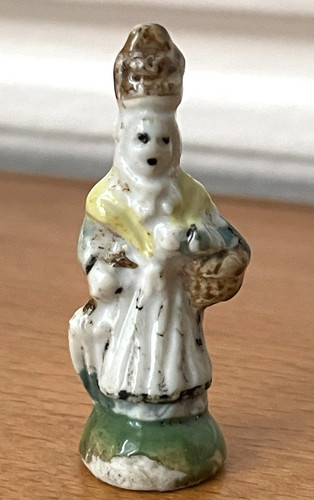 Belle fève femme ancienne - belle,